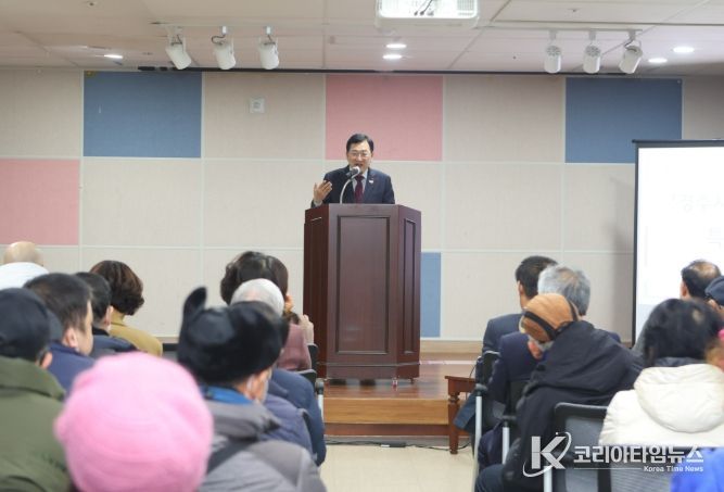 주낙영 경주시장이 장애인종합복지관 특장버스 전달식에서 인사말을 전하고 있다