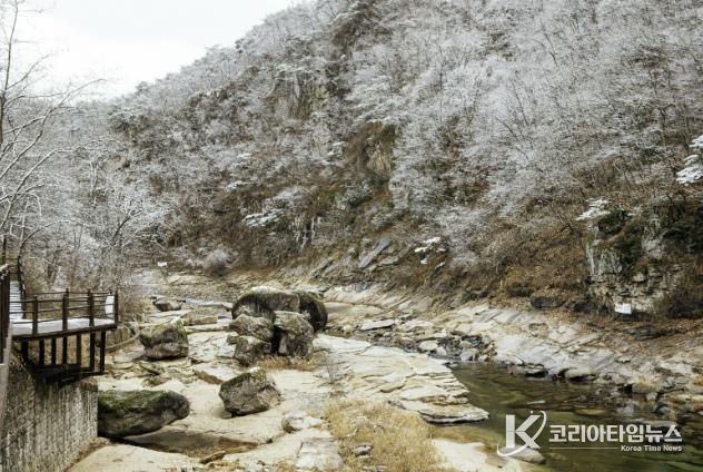 지난해 하선암 설경