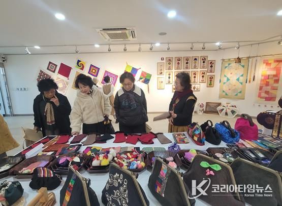 김해시규방공예연구회 ‘전통을 잇다, 짓다전’ 개최