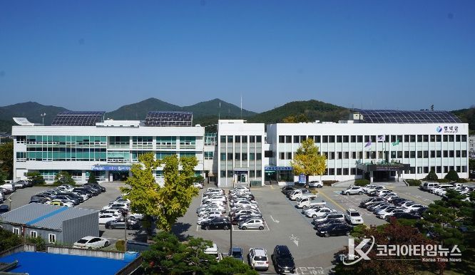 영덕군청 전경.