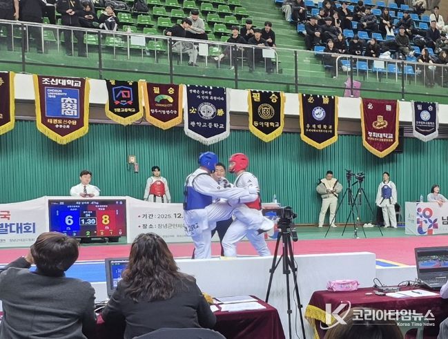 1. 창녕군에서 펼쳐진 전국남여우수선수선발권대회에서 참가자들이 열띤 경기를 펼치고 있다.