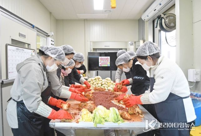 청도군정신건강복지센터, 직업재활농작물로 ‘따뜻한 김장 나눔 행사’