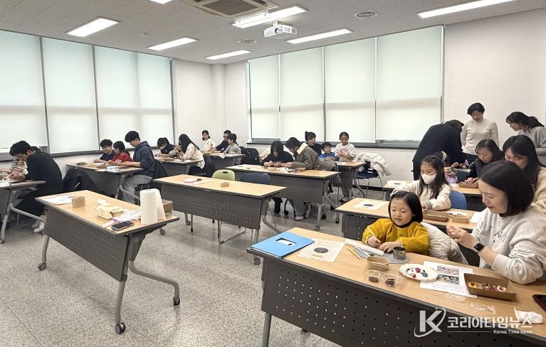 함안군립 칠원도서관, ‘어린이 체험행사’ 성료(송편체험)