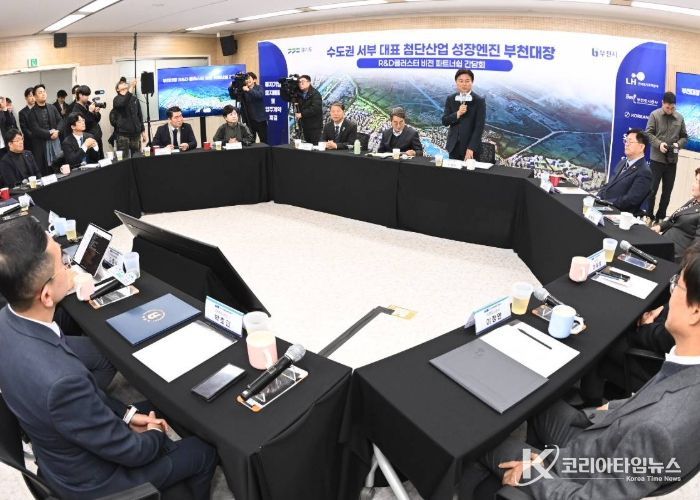 이달 15일 오정구청에서 열린 ‘부천대장 R&D 클러스터 비전 파트너쉽 간담회’에서 조용익 부천시장이 이야기하고 있다.