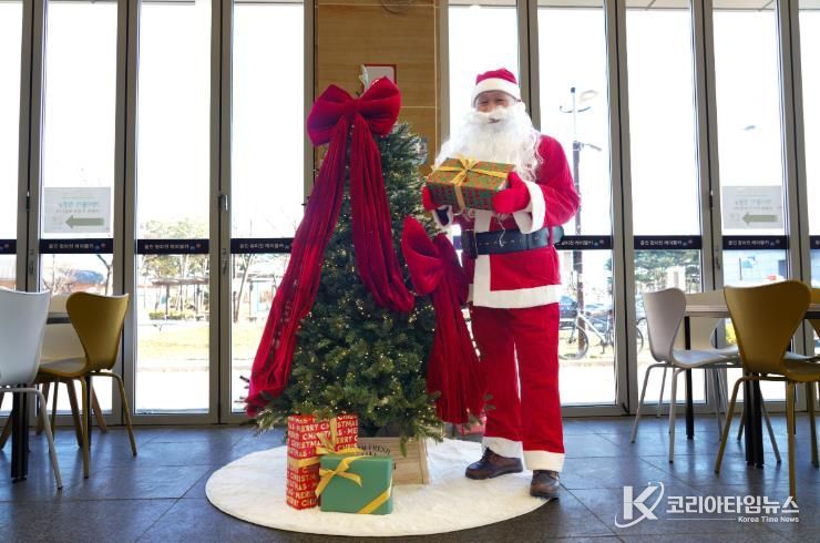 울진군은 12월 24일부터 25일까지 이틀간‘산타 관광택시’를 특별 운행한다.