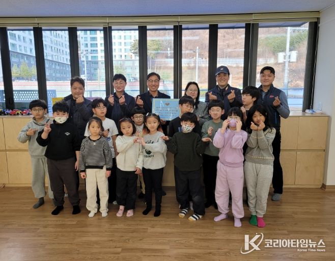 영월우체국‘그린나래’,별총총돌봄센터에 기부금 전달