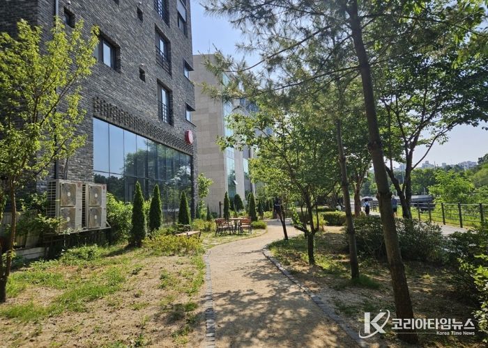 민락천변 쌈지공원 오솔길 및 쉼터