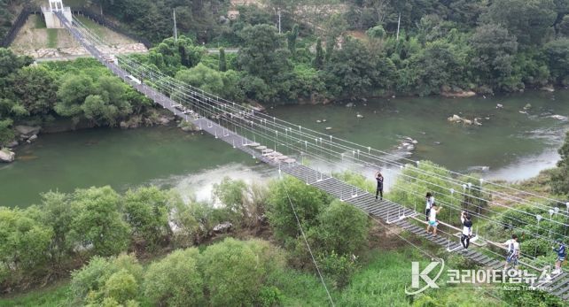 곡성군 죽곡면에 소재한 대황강 출렁다리