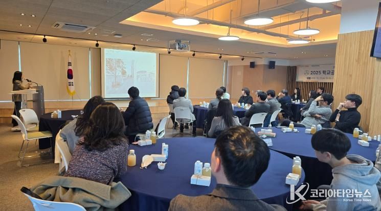 울산교육청 다담 사업 대상 학교 관계자들이 17일 울산교육연구정보원에서 공유회를 열고있다