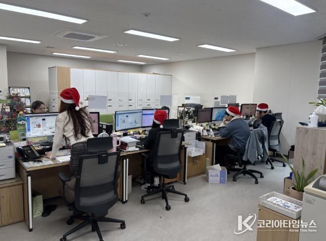 훈훈한 연말 분위기 전하는 익산시 세무민원실