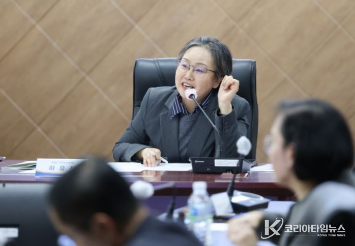 하유정 정보데이터정책관이 30일 정부대전청사에서 열린 '2025년 AI·빅데이터 어워드'에서 인사말을 하고 있다.