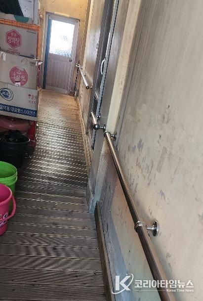 서천군 행복비인후원회, 낙상위험 독거노인 가구에 안전바 설치 지원