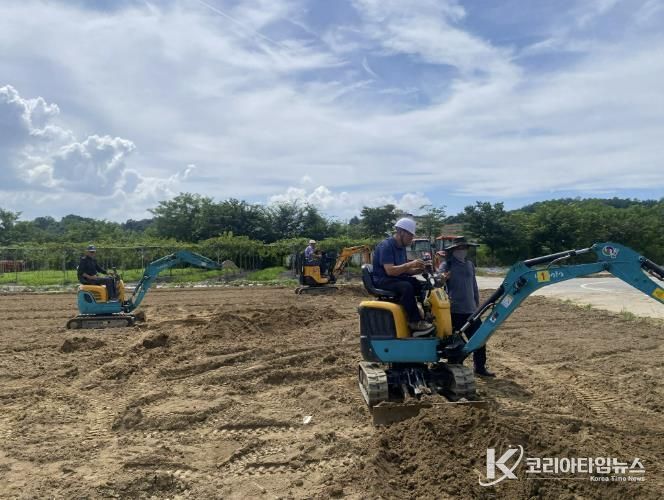 충주시 농기센터, 농용굴착기·지게차 조종면허 취득 교육생 모집