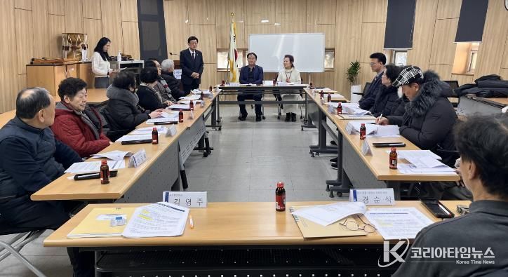 수원시 영통구 원천동, 경로당 맞춤 '바른 복지-건강소식지' 첫 배부