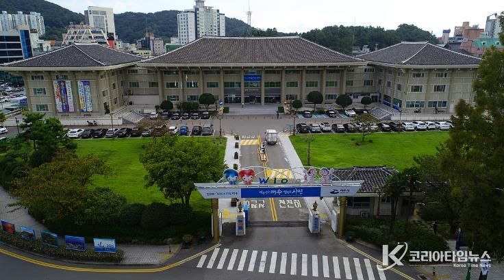 여수시가 일시적으로 자금난을 겪고 있는 지역 중소기업을 위해 2026년 중소기업 이차보전 지원 사업을 접수 받고 있다.