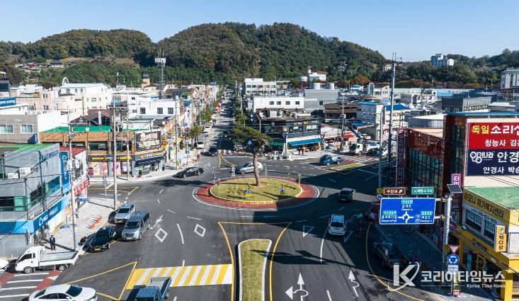 괴산읍 동부리 시계탑사거리 회전교차로