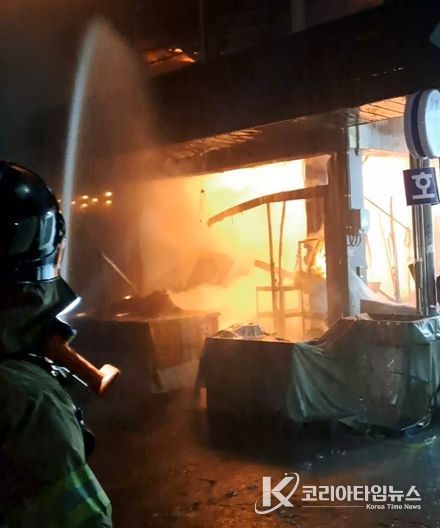 설 명절 앞둔 전통시장 화재, ‘속보기‘와 ‘골든타임 사수‘로 대형 피해 막아