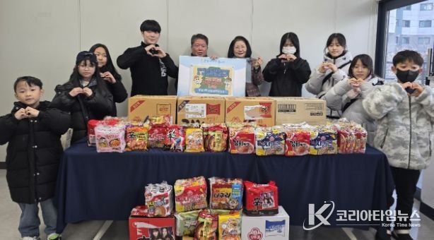 광명시 연세정도태권도장(철산&광명교육관)·파워점핑줄넘기는 지난 3일 관내 취약계층 지원을 위해 라면 400개를 광명7동 지역사회보장협의체에 기탁했다.