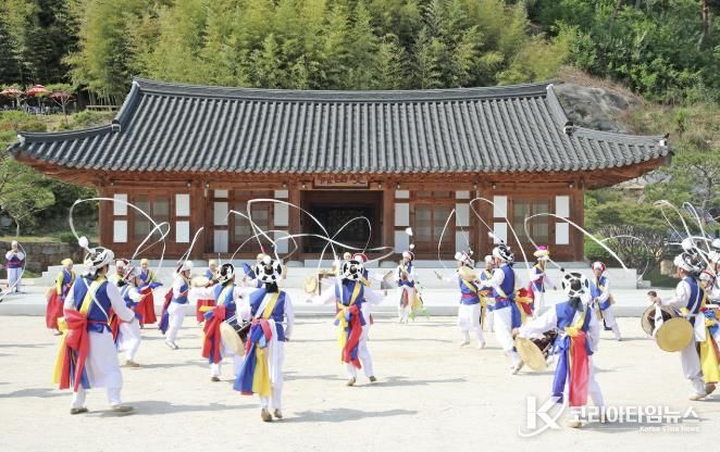 기산국악당에서 펼쳐지는 상설문화공연 모습