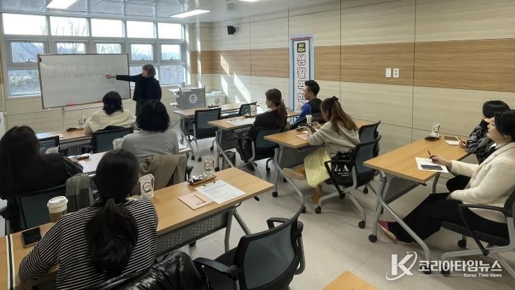 창녕군육아지원센터에서 ‘생활궁합’ 부모교육을 실시하고 있다.