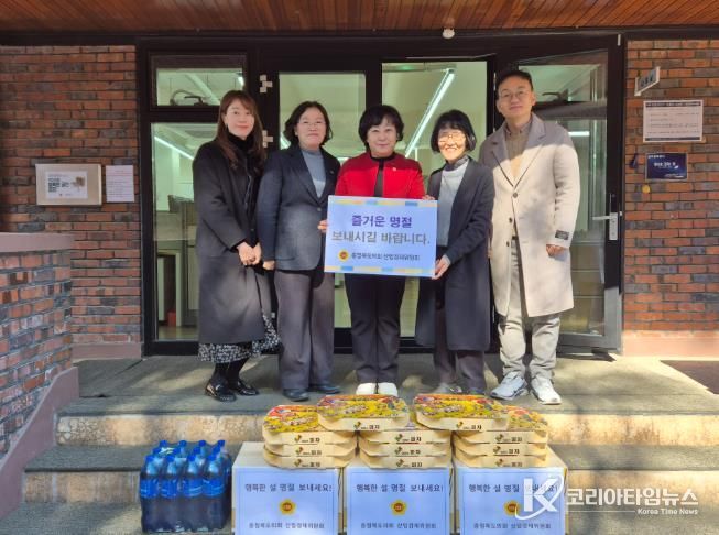 충청북도의회 산업경제위원회 설 맞아 복지시설 위문품 전달