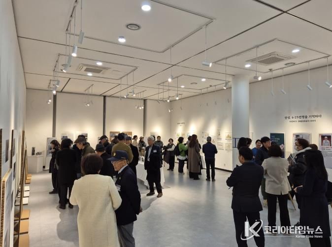 안성시 중앙도서관, 지역자료 아카이브 전시회 개최