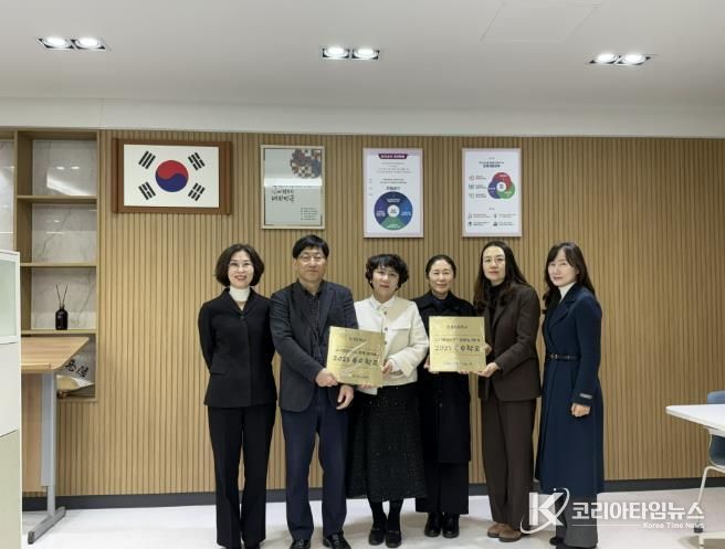 군포의왕교육지원청, '2025 1교 1인성브랜드 우수학교' 현판 시상식 개최