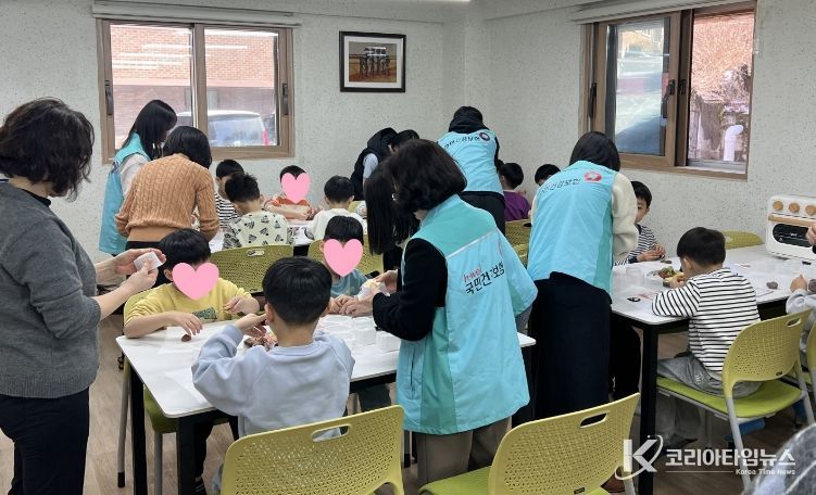 국민건강보험공단 제천단양지사 ‘제천영육아원’ 아동과 쿠키 만들기 프로그램 진행