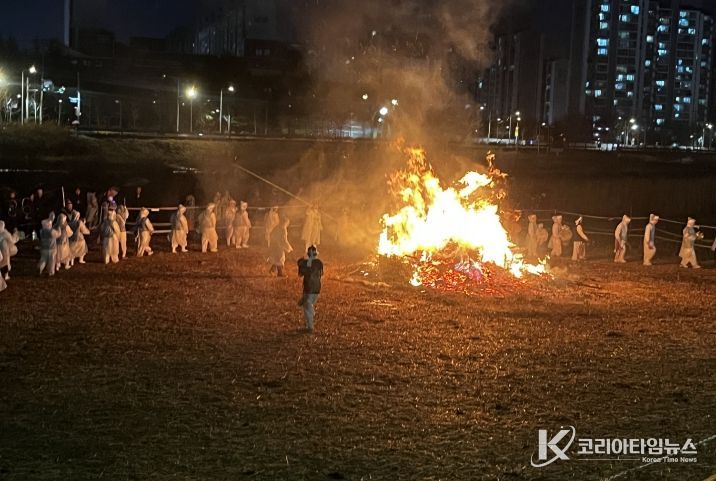 정월대보름 달집태우기로 병오년 새해 안녕 기원