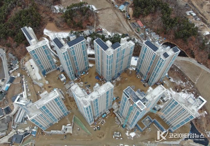 영주시는 상망지구 공동주택 신축공사 현장을 대상으로 품질검수 및 현장 점검을 실시했다(상망지구 공동주택 신축공사 현장 항공사진)