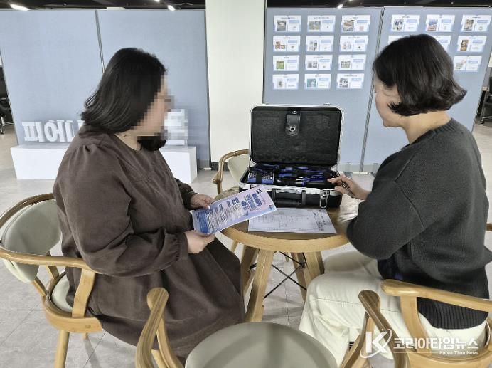 사업을 통해 공구를 대여하는 모습.