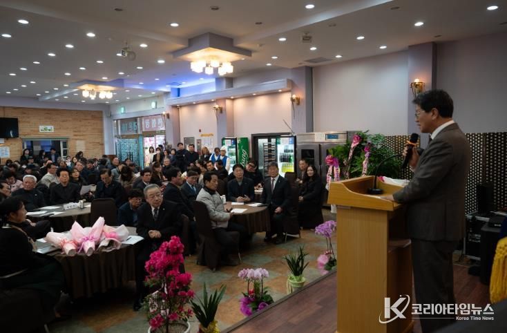 지난 4일 청양군 주민자치연합회장 이취임식에서 김돈곤 군수가 인사말을 전하고 있다.