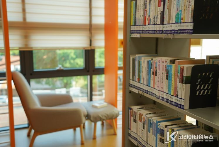 1. 천안중앙도서관 모습.