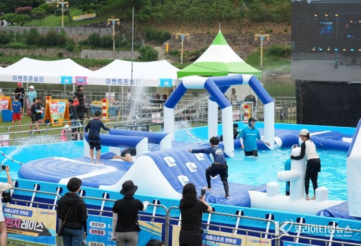 지난해 밀양강변 일원에서 열린 제1회 밀양 수퍼 페스티벌(수퍼 챌린지 레이스) 행사 현장