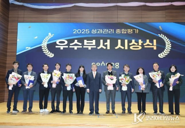 포항시는 9일 시청 대회의실에서 ‘2025년도 성과관리 종합평가’ 우수부서 시상식을 개최했다.