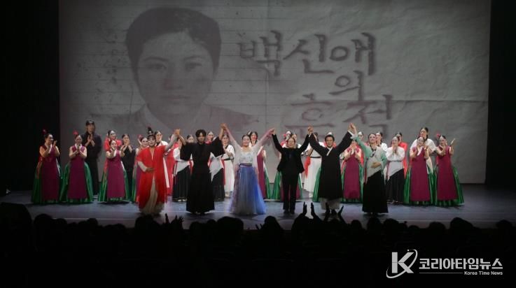 지난해 11월 이언화무용단에서 선보인 ‘백신애의 흔적’ 한국창작무용 공연 모습