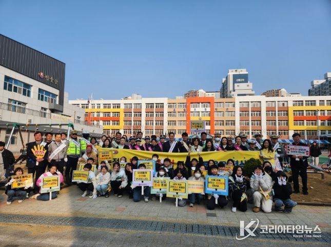 경북교육청, 등굣길 어린이 교통안전 합동 캠페인 실시(어린이 보호구역 교통안전 의식 확산...관계 기관과 안전한 통학환경 조성)
