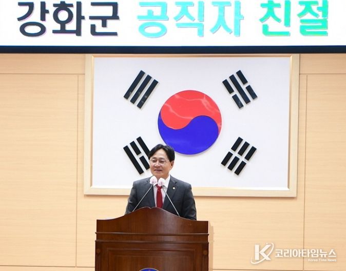 강화군, 소통 ․ 공감으로 민원 서비스 질 높인다(교육에 참여한 박용철 군수)