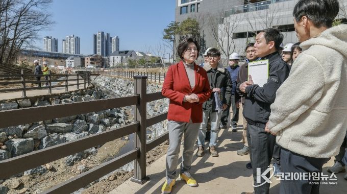 과천시, 지식정보타운 제비울천 산책로 현장점검…3월 말 조기 개방