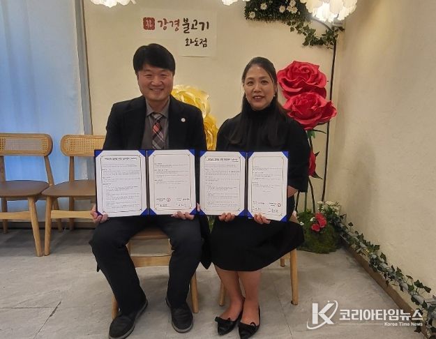 협약식 사진 / (좌) 윤인규 원장, (우) 전해숙 대표