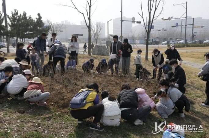 시흥시 배곧2동, 봄맞이 소망나무 심기 행사 진행