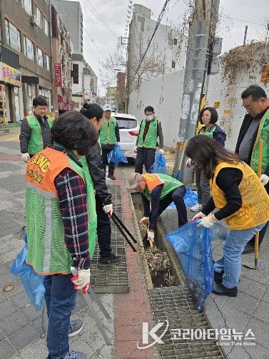 평택시 자율방재단, 호우 대비 빗물받이 집중 점검