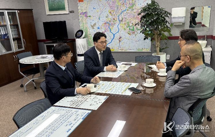 황성환 전라남도부교육감과 최승복 광주광역시부교육감이 9일 협의회를 갖고 있다.